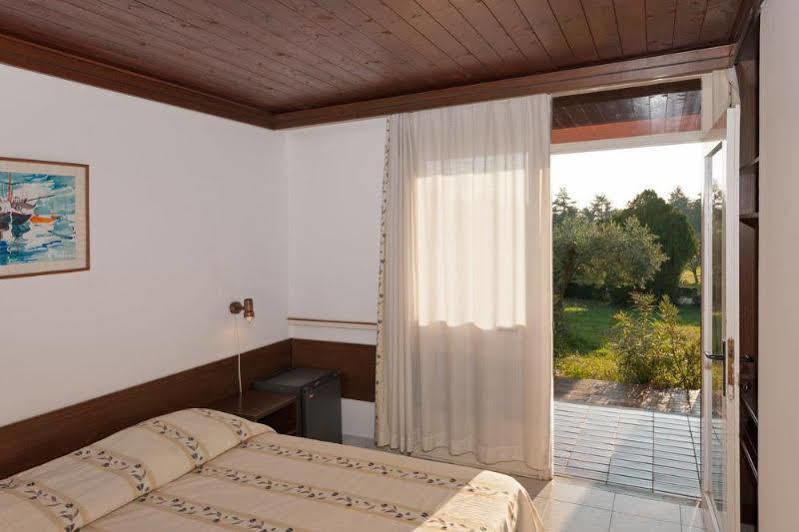 Maistra Select Koversada Naturist Apartments Vrsar Buitenkant foto