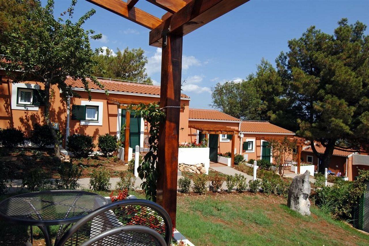 Maistra Select Koversada Naturist Apartments Vrsar Buitenkant foto